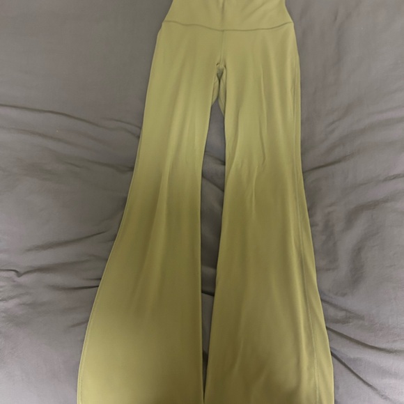 Aritzia BUTTER Cheeky Hi-Rise Flare Legging - Picture 7 of 12